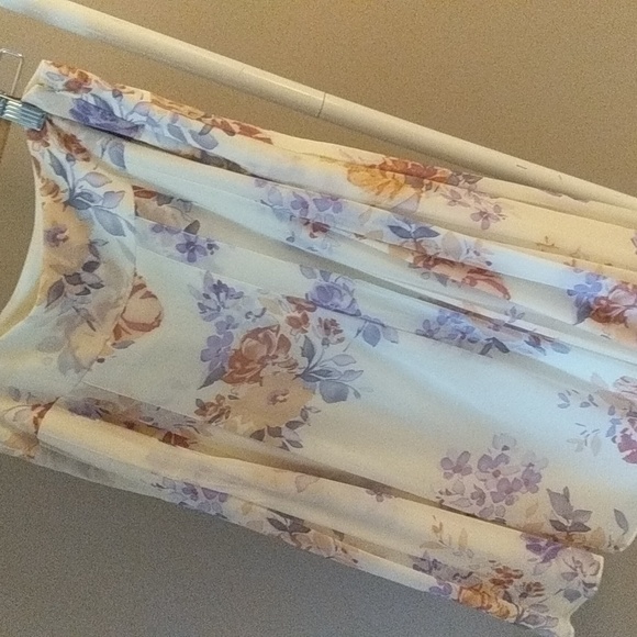 St. John couture silk two-piece set sleeveless blouse and a line pleated skirt. - Picture 10 of 16